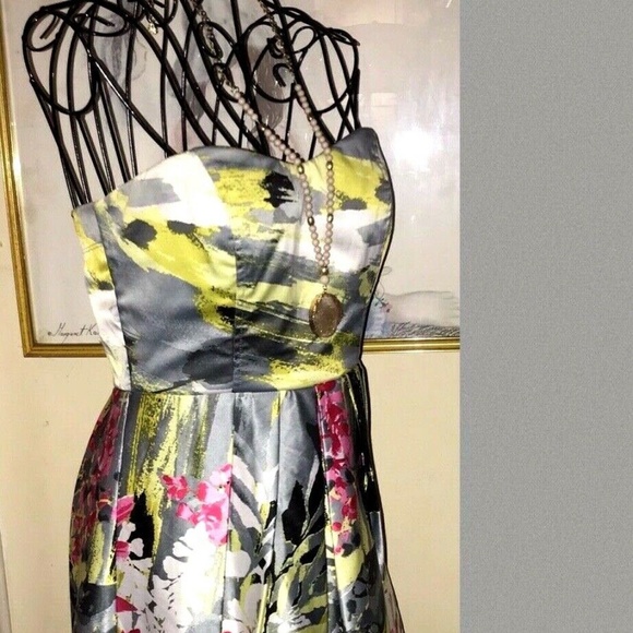 SPEECHLESS FLORAL STRAPLESS,SATIN DRESS~SIZE 7 - Picture 4 of 5